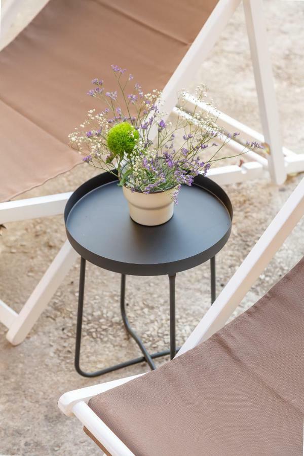 Apartment Bright & Spacious With Orange Tree Patio, By Timecooler